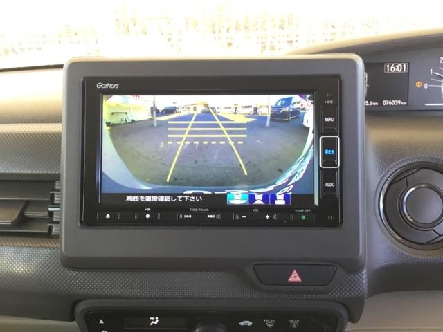 バックモニター付きで、車庫入れやバック時の後方確認をサポート。