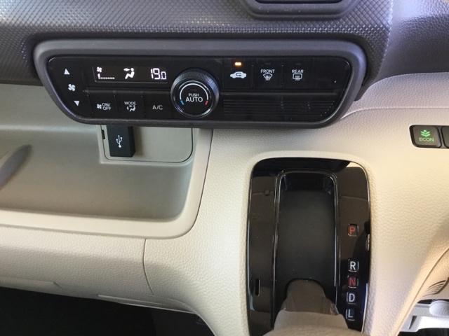 フルオートエアコンは希望の温度設定で風の温度も風量も自動調整で年中快適です。