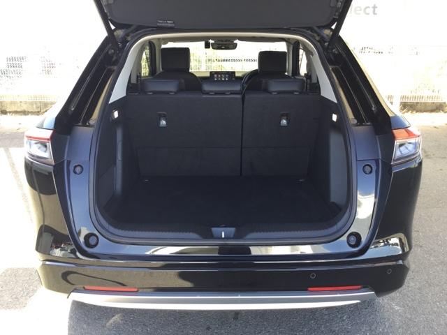 トランクの広さは、どうです、たくさんの荷物が積めますよ。