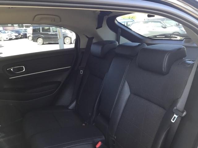 分割可倒式リヤシートです。さまざまなシーンにあわせてシートアレンジが可能です。