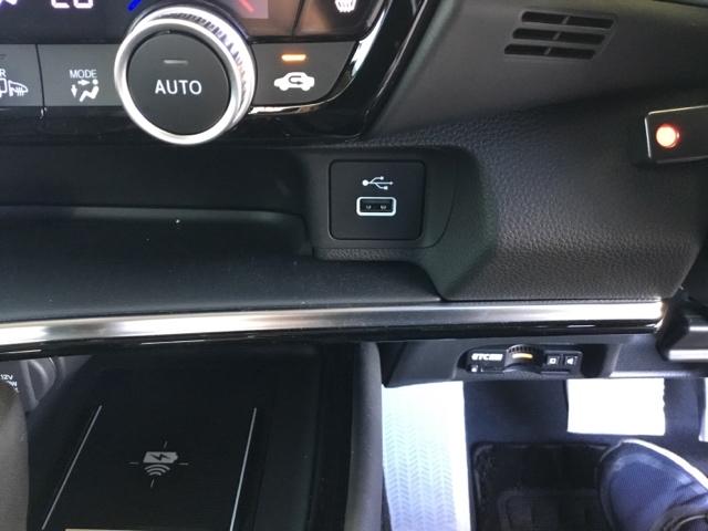 運転席側には、音楽再生対応のＵＳＢポートを搭載しています。