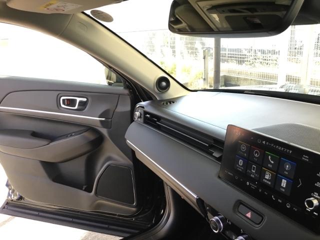 【そよ風アウトレット】エアコンの風が直接体に当たるのを避け、柔らかく心地よい風を車内に広げます。エアコンの風が苦手な方でも、快適にお過ごしいただけます。