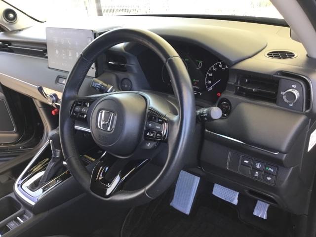 ステアリングヒーターが付いています。寒い季節にハンドルを温めてくれる快適装備です！