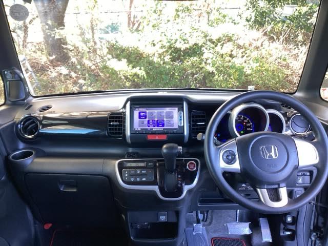 Ｎ－ＢＯＸカスタム Ｇ・Ｌパッケージ　純正ナビ　ワンセグ　リアカメラ　ナビ・ＴＶ　スマキ－　フロントベンチシート　パワーウィンドウ　片側電動両側スライドドア　盗難防止システム　オートエアコン　パワステ　ＤＶＤ再生可　キーレスエントリー（3枚目）