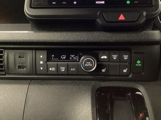 Ｎ－ＢＯＸカスタム ベースグレード　両側電動スライドドア　クルコン　リアカメラ　ディスプレイオーディオ　Ｗ電動ドア　ＵＳＢ接続　ＣＭＢＳ　ベンチシート　オートエアコン　スマートキ　ＬＥＤ　盗難防止装置　バックカメラ　パワーステアリング（12枚目）