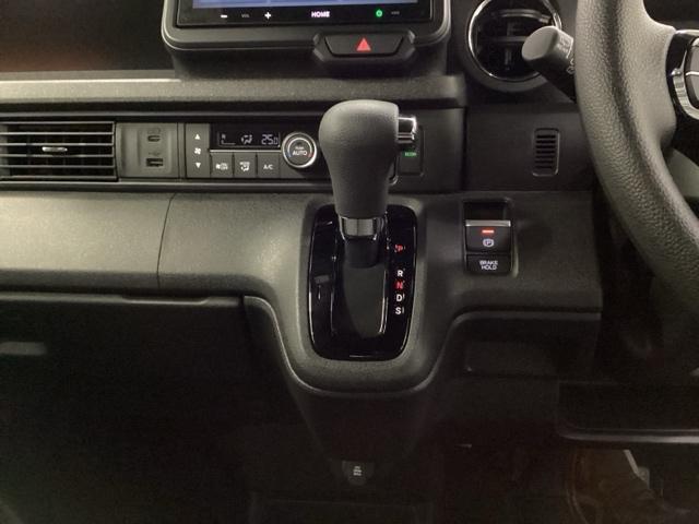 Ｎ－ＢＯＸカスタム ベースグレード　両側電動スライドドア　クルコン　リアカメラ　ディスプレイオーディオ　Ｗ電動ドア　ＵＳＢ接続　ＣＭＢＳ　ベンチシート　オートエアコン　スマートキ　ＬＥＤ　盗難防止装置　バックカメラ　パワーステアリング（14枚目）