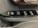 電動格納式ドアミラーのスイッチは運転席ドアにあります。