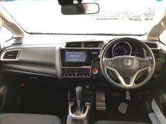 広びろとした視界が運転にゆとりを広げます。 2