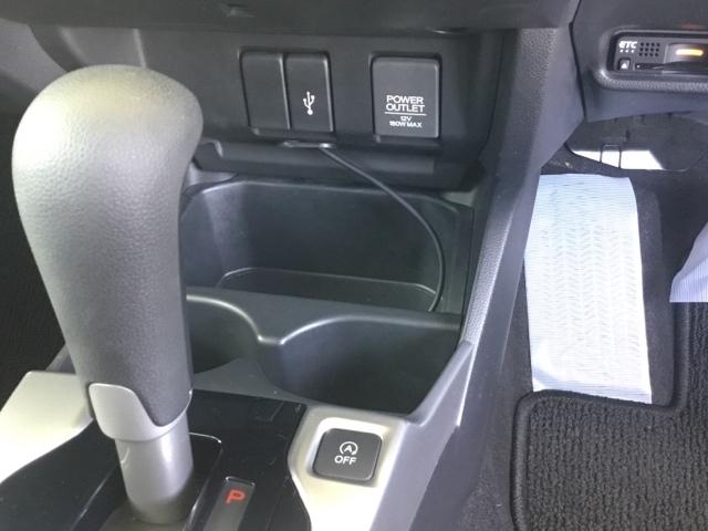 フィット １３Ｇ・Ｌホンダセンシング　クルコン　バックカメラ　純正ナビ　フルセグ　ＥＴＣ　ドラレコ　ＤＶＤ再生可　ナビ＆ＴＶ　サイドカーテンエアバック　Ｄレコ　ＵＳＢ　リアカメラ　エアバック　パワーウインドウ　キーフリーシステム　ＶＳＡ（22枚目）