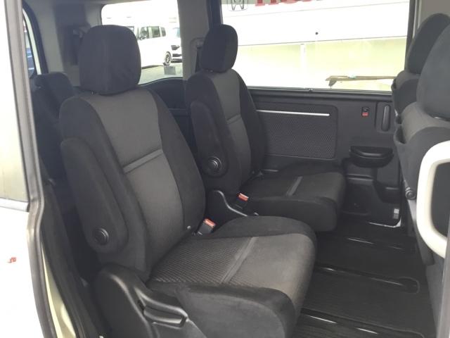 ステップワゴンスパーダ スパーダホンダセンシング クルコン 純正ナビ 後席モニター ETC 盗難防止 助手席エアバッグ Wパワスラ リアオートエアコン サイドエアバッグ LEDライト 横滑り防止システム オートエアコン リアカメラ 三列シート スマ鍵(14枚目)