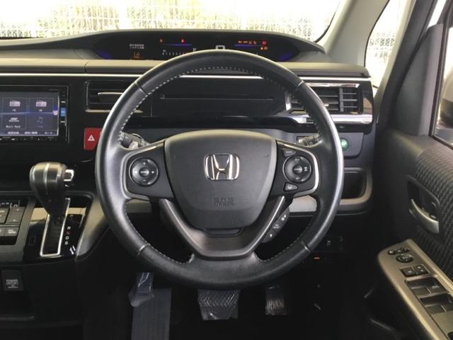 ステップワゴンスパーダ スパーダホンダセンシング クルコン 純正ナビ 後席モニター ETC 盗難防止 助手席エアバッグ Wパワスラ リアオートエアコン サイドエアバッグ LEDライト 横滑り防止システム オートエアコン リアカメラ 三列シート スマ鍵(18枚目)