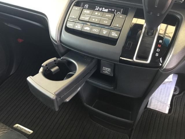 ステップワゴンスパーダ スパーダホンダセンシング クルコン 純正ナビ 後席モニター ETC 盗難防止 助手席エアバッグ Wパワスラ リアオートエアコン サイドエアバッグ LEDライト 横滑り防止システム オートエアコン リアカメラ 三列シート スマ鍵(24枚目)