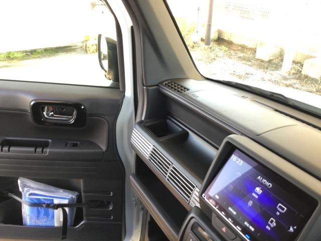 Ｎ－ＶＡＮ＋スタイル ファン　デモカー　クルコン　バックカメラ　純正ナビ　フルセグ　前後ドラレコ　ベッドキット　追突軽減ブレーキ　Ｂカメ　キーフリー　ＷＳＲＳ　ＤＶＤ再生　ＬＥＤヘッドランプ　ＵＳＢポート　運転席エアバッグ　禁煙（23枚目）