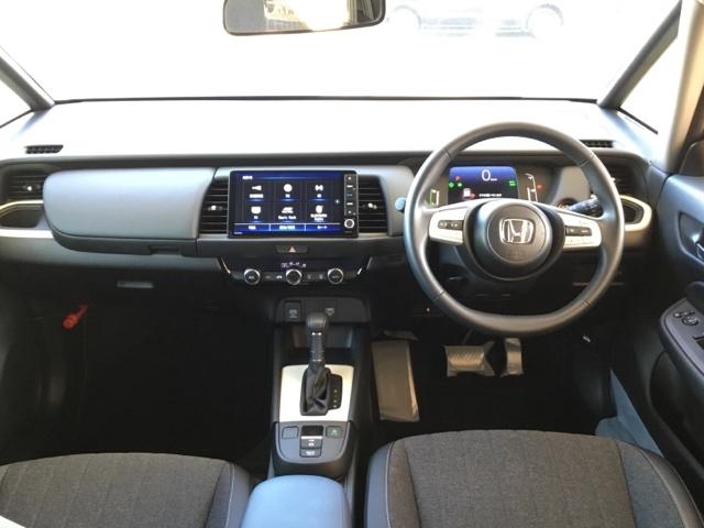 フィット ｅ：ＨＥＶホーム　純正ナビ　フルセグ　ＥＴＣ　ドラレコ　前後誤発進抑制機能　クリソナ　助手席エアバッグ　運転席エアバッグ　アイドリングストップ　ＬＥＤライト　ＵＳＢ接続　バックカメラ　ＡＢＳ　サイドエアバッグ　キーレス（2枚目）