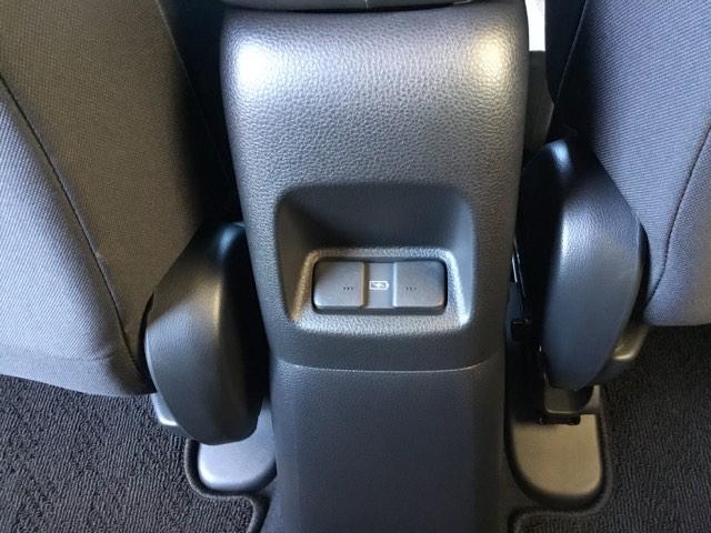 フィット ｅ：ＨＥＶホーム　純正ナビ　フルセグ　ＥＴＣ　ドラレコ　前後誤発進抑制機能　クリソナ　助手席エアバッグ　運転席エアバッグ　アイドリングストップ　ＬＥＤライト　ＵＳＢ接続　バックカメラ　ＡＢＳ　サイドエアバッグ　キーレス（11枚目）