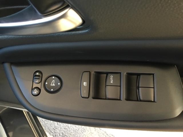 フィット ｅ：ＨＥＶホーム　純正ナビ　フルセグ　ＥＴＣ　ドラレコ　前後誤発進抑制機能　クリソナ　助手席エアバッグ　運転席エアバッグ　アイドリングストップ　ＬＥＤライト　ＵＳＢ接続　バックカメラ　ＡＢＳ　サイドエアバッグ　キーレス（13枚目）