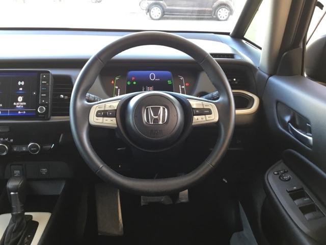 フィット ｅ：ＨＥＶホーム　純正ナビ　フルセグ　ＥＴＣ　ドラレコ　前後誤発進抑制機能　クリソナ　助手席エアバッグ　運転席エアバッグ　アイドリングストップ　ＬＥＤライト　ＵＳＢ接続　バックカメラ　ＡＢＳ　サイドエアバッグ　キーレス（17枚目）