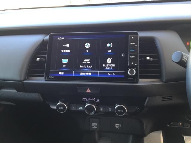 フィット ｅ：ＨＥＶホーム　純正ナビ　フルセグ　ＥＴＣ　ドラレコ　前後誤発進抑制機能　クリソナ　助手席エアバッグ　運転席エアバッグ　アイドリングストップ　ＬＥＤライト　ＵＳＢ接続　バックカメラ　ＡＢＳ　サイドエアバッグ　キーレス（19枚目）