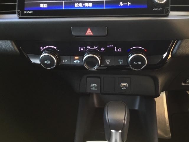 フィット ｅ：ＨＥＶホーム　純正ナビ　フルセグ　ＥＴＣ　ドラレコ　前後誤発進抑制機能　クリソナ　助手席エアバッグ　運転席エアバッグ　アイドリングストップ　ＬＥＤライト　ＵＳＢ接続　バックカメラ　ＡＢＳ　サイドエアバッグ　キーレス（21枚目）