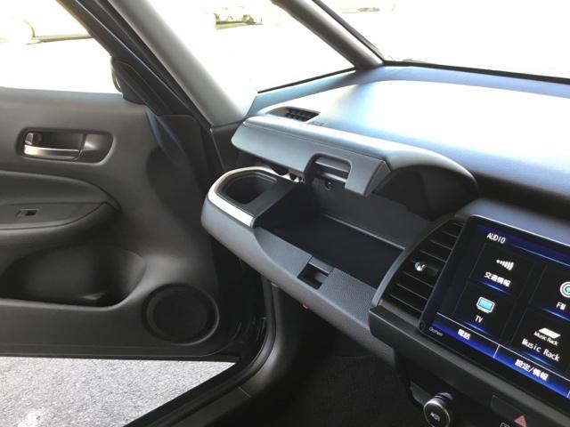 フィット ｅ：ＨＥＶホーム　純正ナビ　フルセグ　ＥＴＣ　ドラレコ　前後誤発進抑制機能　クリソナ　助手席エアバッグ　運転席エアバッグ　アイドリングストップ　ＬＥＤライト　ＵＳＢ接続　バックカメラ　ＡＢＳ　サイドエアバッグ　キーレス（26枚目）