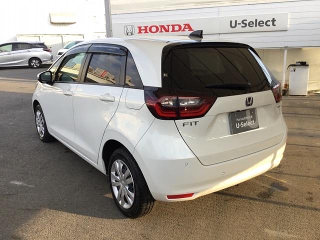 フィット ｅ：ＨＥＶホーム　デモカー　クルコン　純正ナビ　フルセグ　ＥＴＣ　前後ドラレコ　前後誤発進抑制機能　クリソナ　助手席エアバッグ　運転席エアバッグ　アイドリングストップ　禁煙　ＬＥＤライト　ＵＳＢ接続　バックカメラ（7枚目）