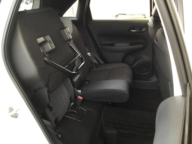 フィット ｅ：ＨＥＶホーム　デモカー　クルコン　純正ナビ　フルセグ　ＥＴＣ　前後ドラレコ　前後誤発進抑制機能　クリソナ　助手席エアバッグ　運転席エアバッグ　アイドリングストップ　禁煙　ＬＥＤライト　ＵＳＢ接続　バックカメラ（14枚目）