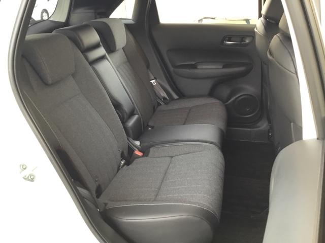 フィット ｅ：ＨＥＶホーム　デモカー　クルコン　純正ナビ　フルセグ　ＥＴＣ　前後ドラレコ　前後誤発進抑制機能　クリソナ　助手席エアバッグ　運転席エアバッグ　アイドリングストップ　禁煙　ＬＥＤライト　ＵＳＢ接続　バックカメラ（15枚目）