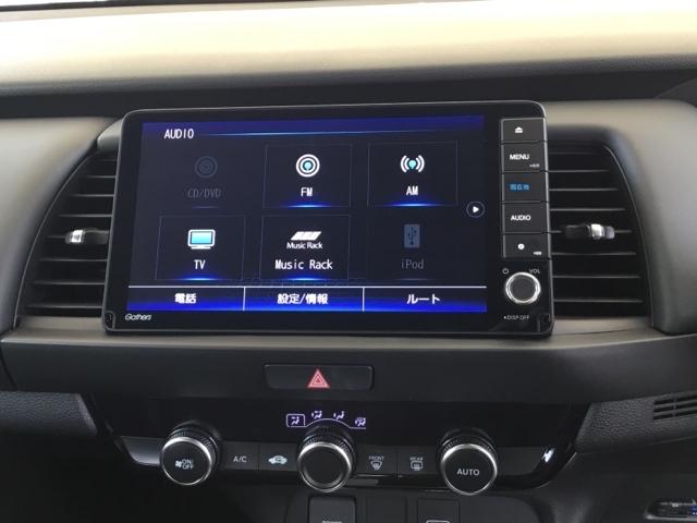 フィット ｅ：ＨＥＶホーム　デモカー　クルコン　純正ナビ　フルセグ　ＥＴＣ　前後ドラレコ　前後誤発進抑制機能　クリソナ　助手席エアバッグ　運転席エアバッグ　アイドリングストップ　禁煙　ＬＥＤライト　ＵＳＢ接続　バックカメラ（19枚目）