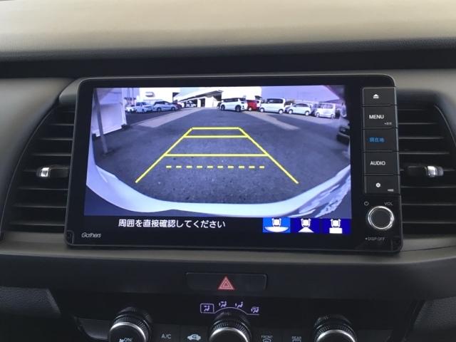 フィット ｅ：ＨＥＶホーム　デモカー　クルコン　純正ナビ　フルセグ　ＥＴＣ　前後ドラレコ　前後誤発進抑制機能　クリソナ　助手席エアバッグ　運転席エアバッグ　アイドリングストップ　禁煙　ＬＥＤライト　ＵＳＢ接続　バックカメラ（20枚目）