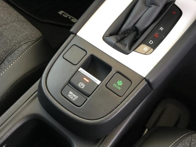 フィット ｅ：ＨＥＶホーム　デモカー　クルコン　純正ナビ　フルセグ　ＥＴＣ　前後ドラレコ　前後誤発進抑制機能　クリソナ　助手席エアバッグ　運転席エアバッグ　アイドリングストップ　禁煙　ＬＥＤライト　ＵＳＢ接続　バックカメラ（22枚目）