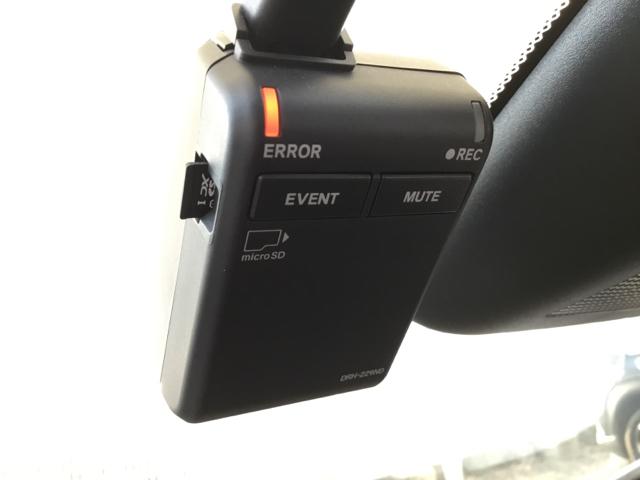 フィット ｅ：ＨＥＶホーム　デモカー　クルコン　純正ナビ　フルセグ　ＥＴＣ　前後ドラレコ　前後誤発進抑制機能　クリソナ　助手席エアバッグ　運転席エアバッグ　アイドリングストップ　禁煙　ＬＥＤライト　ＵＳＢ接続　バックカメラ（26枚目）