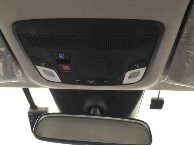 フィット ｅ：ＨＥＶホーム　デモカー　クルコン　純正ナビ　フルセグ　ＥＴＣ　前後ドラレコ　前後誤発進抑制機能　クリソナ　助手席エアバッグ　運転席エアバッグ　アイドリングストップ　禁煙　ＬＥＤライト　ＵＳＢ接続　バックカメラ（30枚目）