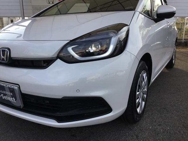 フィット ｅ：ＨＥＶホーム　デモカー　クルコン　純正ナビ　フルセグ　ＥＴＣ　前後ドラレコ　前後誤発進抑制機能　クリソナ　助手席エアバッグ　運転席エアバッグ　アイドリングストップ　禁煙　ＬＥＤライト　ＵＳＢ接続　バックカメラ（35枚目）