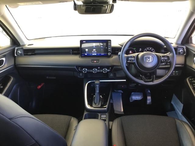 ヴェゼル ｅ：ＨＥＶＺ　クルコン　純正ナビ　フルセグ　ＥＴＣ　前後ドラレコ　シート＆ステアリングヒーター　衝突回避支援ブレーキ機能　スマキ　Ｐトランク　フルオートエアコン　Ｄレコ　エアバッグ　両席エアバック　Ｒカメ　ソナー（2枚目）