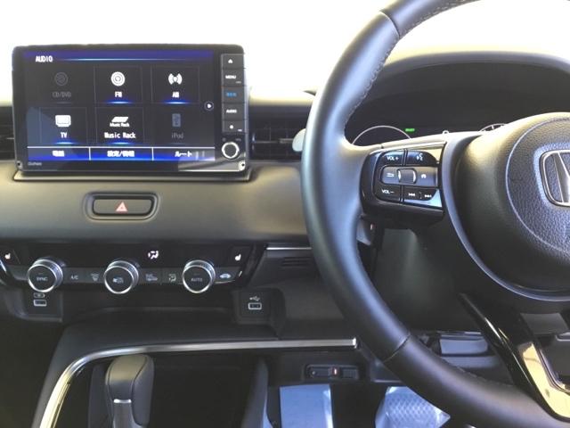 ヴェゼル ｅ：ＨＥＶＺ　クルコン　純正ナビ　フルセグ　ＥＴＣ　前後ドラレコ　シート＆ステアリングヒーター　衝突回避支援ブレーキ機能　スマキ　Ｐトランク　フルオートエアコン　Ｄレコ　エアバッグ　両席エアバック　Ｒカメ　ソナー（3枚目）