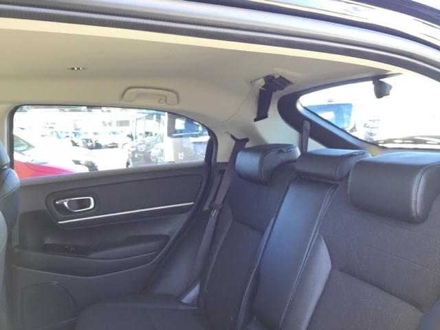 ヴェゼル ｅ：ＨＥＶＺ　クルコン　純正ナビ　フルセグ　ＥＴＣ　前後ドラレコ　シート＆ステアリングヒーター　衝突回避支援ブレーキ機能　スマキ　Ｐトランク　フルオートエアコン　Ｄレコ　エアバッグ　両席エアバック　Ｒカメ　ソナー（12枚目）