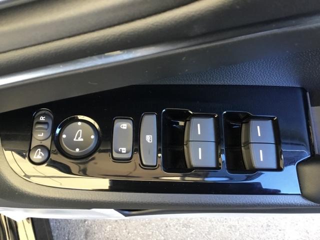 ヴェゼル ｅ：ＨＥＶＺ　クルコン　純正ナビ　フルセグ　ＥＴＣ　前後ドラレコ　シート＆ステアリングヒーター　衝突回避支援ブレーキ機能　スマキ　Ｐトランク　フルオートエアコン　Ｄレコ　エアバッグ　両席エアバック　Ｒカメ　ソナー（13枚目）