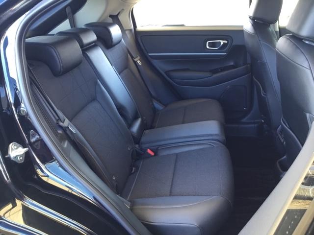 ヴェゼル ｅ：ＨＥＶＺ　クルコン　純正ナビ　フルセグ　ＥＴＣ　前後ドラレコ　シート＆ステアリングヒーター　衝突回避支援ブレーキ機能　スマキ　Ｐトランク　フルオートエアコン　Ｄレコ　エアバッグ　両席エアバック　Ｒカメ　ソナー（15枚目）