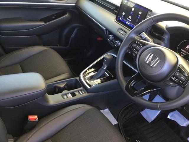 ヴェゼル ｅ：ＨＥＶＺ　クルコン　純正ナビ　フルセグ　ＥＴＣ　前後ドラレコ　シート＆ステアリングヒーター　衝突回避支援ブレーキ機能　スマキ　Ｐトランク　フルオートエアコン　Ｄレコ　エアバッグ　両席エアバック　Ｒカメ　ソナー（24枚目）