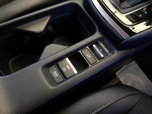 ヴェゼル ｅ：ＨＥＶＺ　クルコン　純正ナビ　フルセグ　ＥＴＣ　前後ドラレコ　シート＆ステアリングヒーター　衝突回避支援ブレーキ機能　スマキ　Ｐトランク　フルオートエアコン　Ｄレコ　エアバッグ　両席エアバック　Ｒカメ　ソナー（25枚目）