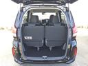 荷室は３列目シートを立てたままでも十分な容量があります。