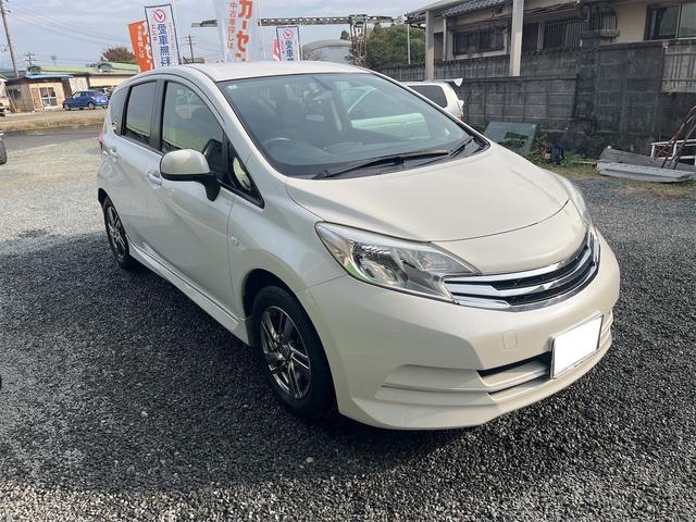 ノート ライダー ETC TV アルミホイール スマートキー アイドリングストップ 電動格納ミラー CVT 盗難防止システム 衝突安全ボディ ABS スーパーチャージャー エアコン パワーステアリング(3枚目)