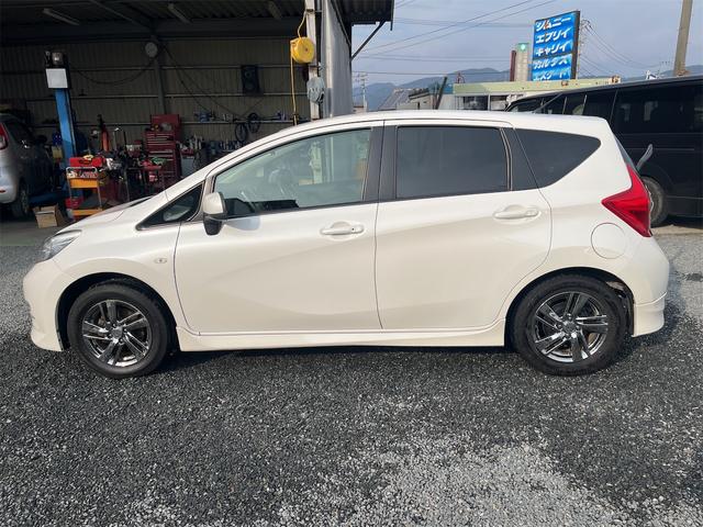 ノート ライダー ETC TV アルミホイール スマートキー アイドリングストップ 電動格納ミラー CVT 盗難防止システム 衝突安全ボディ ABS スーパーチャージャー エアコン パワーステアリング(8枚目)