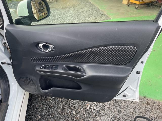 ノート ライダー ETC TV アルミホイール スマートキー アイドリングストップ 電動格納ミラー CVT 盗難防止システム 衝突安全ボディ ABS スーパーチャージャー エアコン パワーステアリング(11枚目)