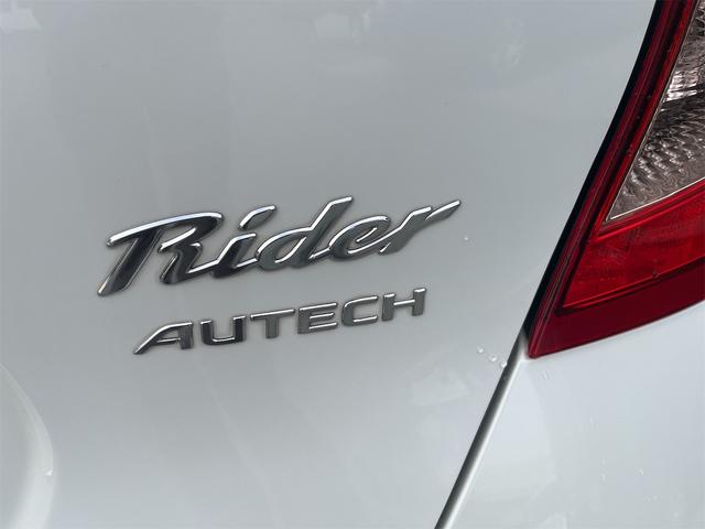 ノート ライダー ETC TV アルミホイール スマートキー アイドリングストップ 電動格納ミラー CVT 盗難防止システム 衝突安全ボディ ABS スーパーチャージャー エアコン パワーステアリング(28枚目)