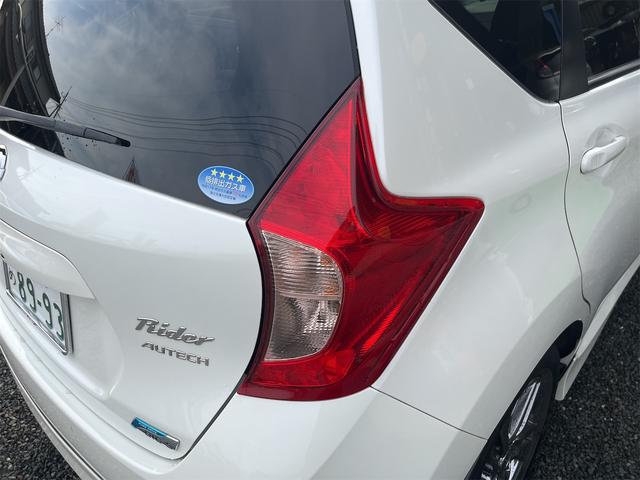ノート ライダー ETC TV アルミホイール スマートキー アイドリングストップ 電動格納ミラー CVT 盗難防止システム 衝突安全ボディ ABS スーパーチャージャー エアコン パワーステアリング(43枚目)