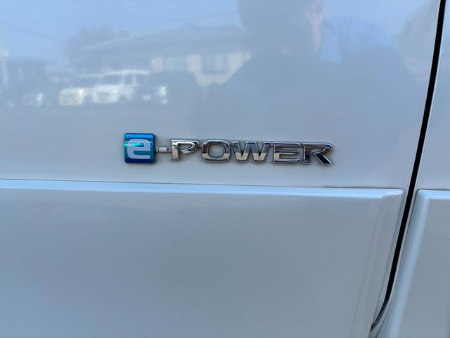 セレナ e-パワー ハイウェイスターV レンタカーアップ車 プロパイロット ドライブレコーダー バックカメラ ナビ TV クリアランスソナー レーンアシスト 衝突被害軽減システム 両側電動スライドドア オートマチックハイビーム(9枚目)