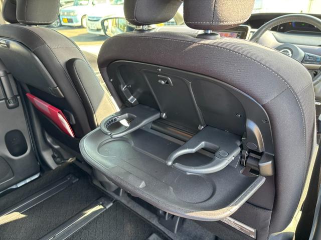 セレナ e-パワー ハイウェイスターV レンタカーアップ車 プロパイロット ドライブレコーダー バックカメラ ナビ TV クリアランスソナー レーンアシスト 衝突被害軽減システム 両側電動スライドドア オートマチックハイビーム(20枚目)