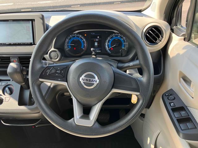 デイズ Ｓ　ドライブレコーダー　ＥＴＣ　バックカメラ　ナビ　クリアランスソナー　衝突被害軽減システム　オートライト　キーレスエントリー　アイドリングストップ　電動格納ミラー　ベンチシート　ＣＶＴ　盗難防止システム（3枚目）