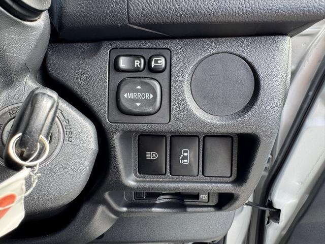 ハイエースワゴン グランドキャビン 4WD ドライブレコーダー ETC バックカメラ レーンアシスト 衝突被害軽減システム 電動スライドドア オートマチックハイビーム キーレスエントリー 電動格納ミラー AT 盗難防止システム(10枚目)